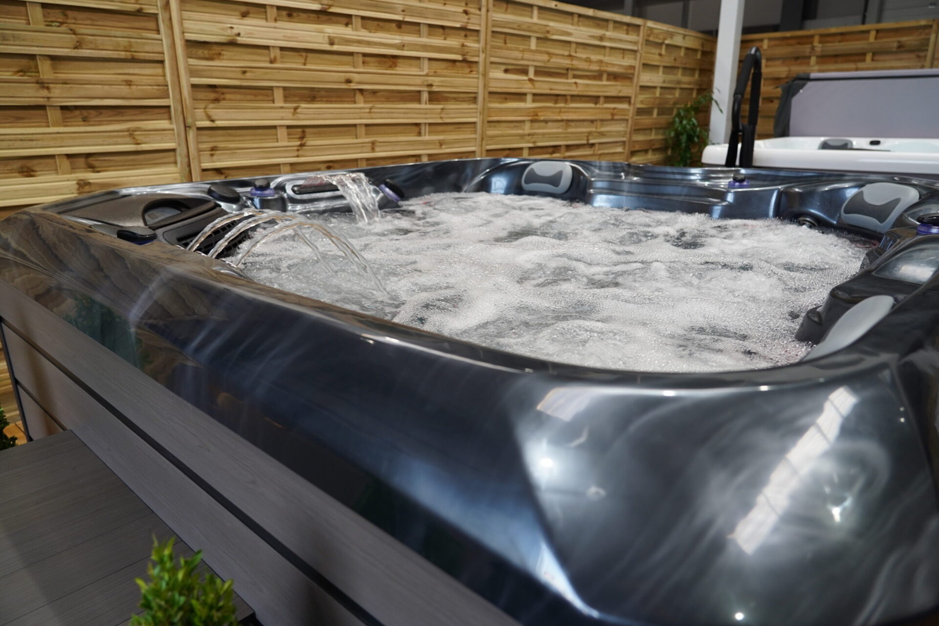 13AMP v. 32AMP Hot Tubs – Which Is Best For Me? blog image