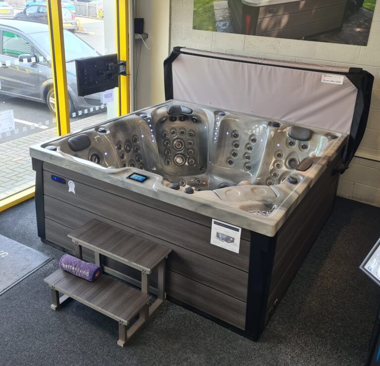 The Onyx 5 Person Hot Tub Ex-display
