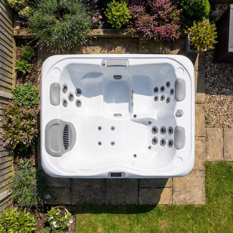 The Bullfrog X5L 3 Person Hot Tub