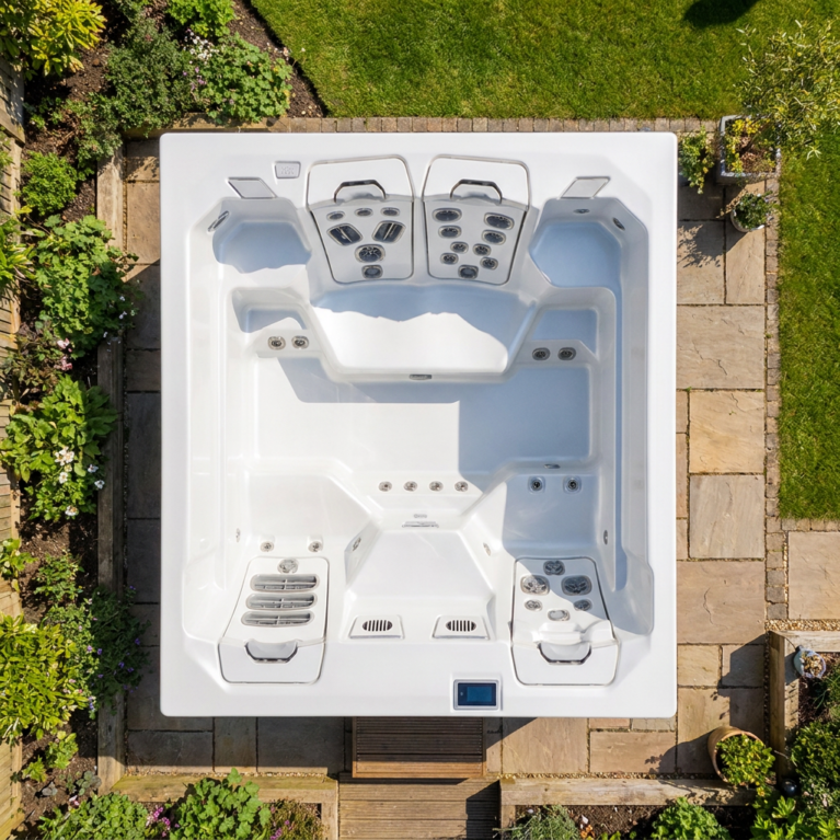 The Bullfrog M6 7 Person Hot Tub