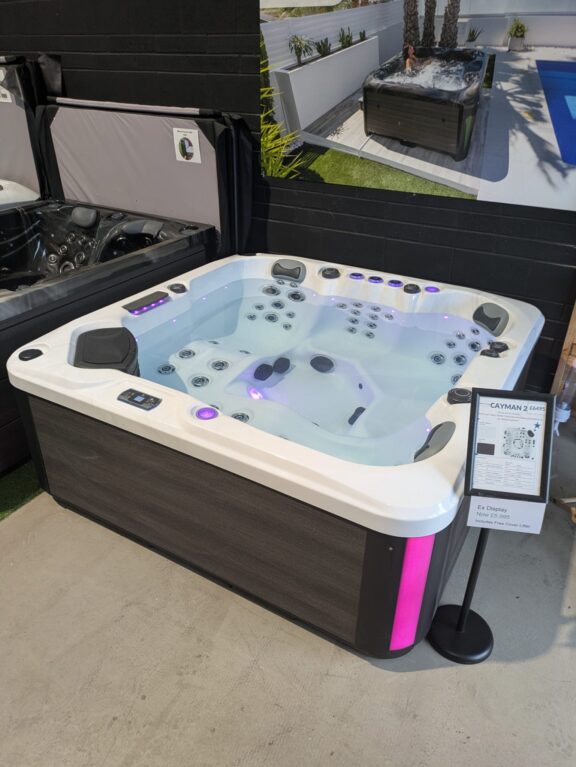 The New Cayman2 5 Person Hot Tub Ex-display Sale -one only!!